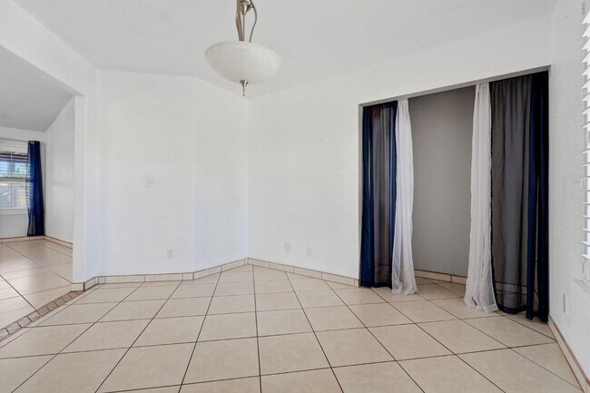 Building Photo - 3006 Mission Dr