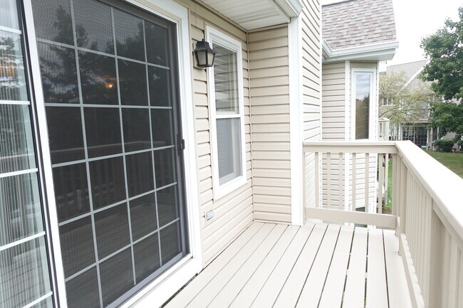 Building Photo - 231 University Ln