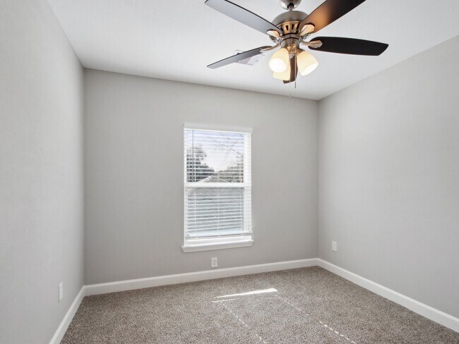 Building Photo - 1127 Cascade Creek Dr