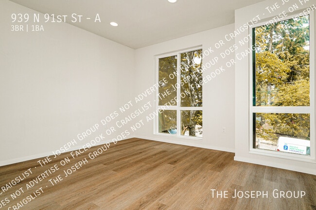 Building Photo - 939 N 91st St