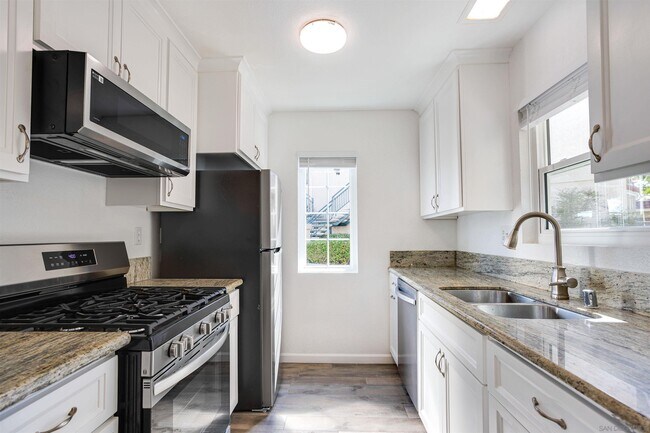 Building Photo - 10626 Aderman Ave