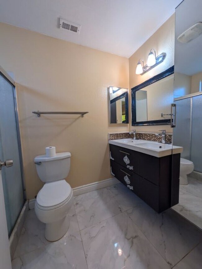 Building Photo - Coming soon! 3 bed, 2 Bath in centrally located community of Redlands