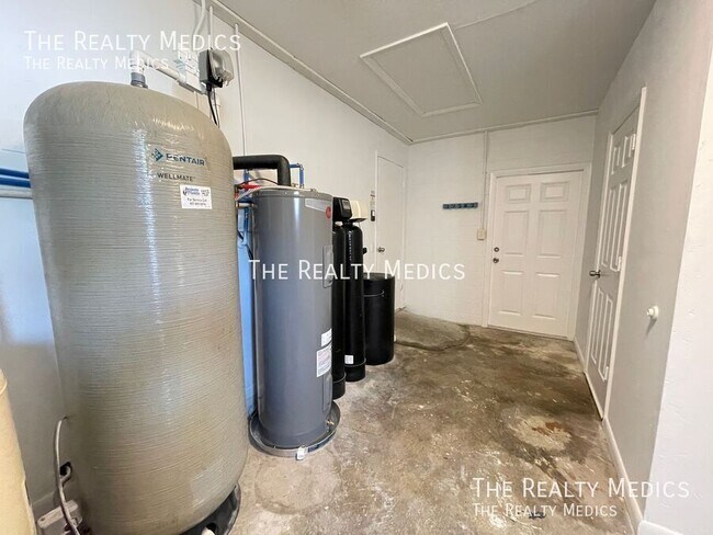 Building Photo - AMAZING 3 Bedroom 2 Bathroom Home In Orlando!
