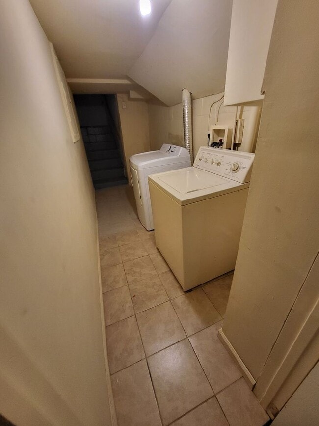 Building Photo - 2 Bed with Finished Basement