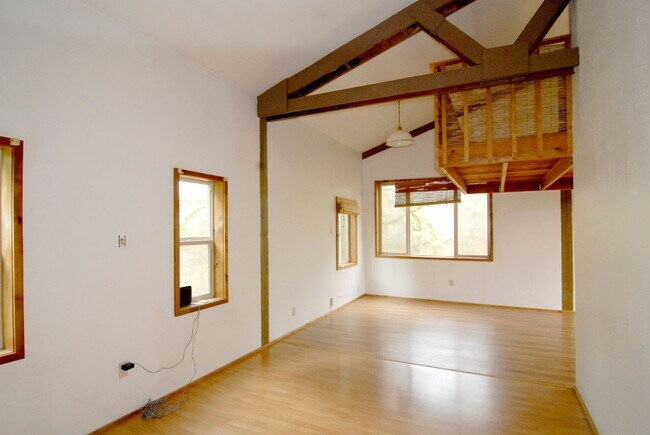 Building Photo - Riverfront property in Coast Range