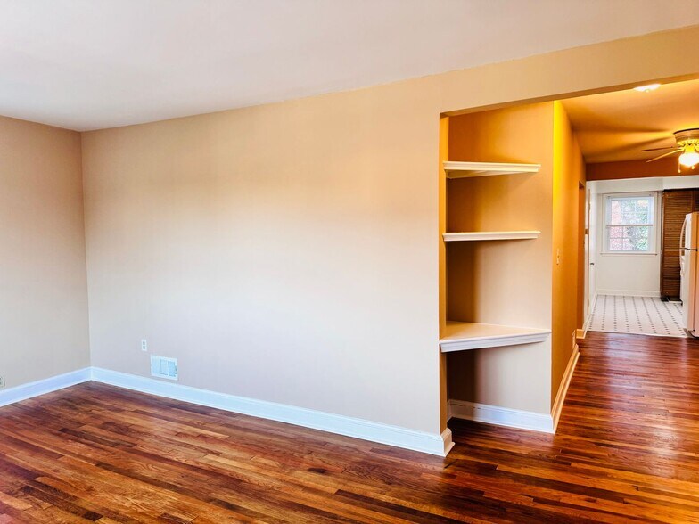 Building Photo - 8805 Plymouth St