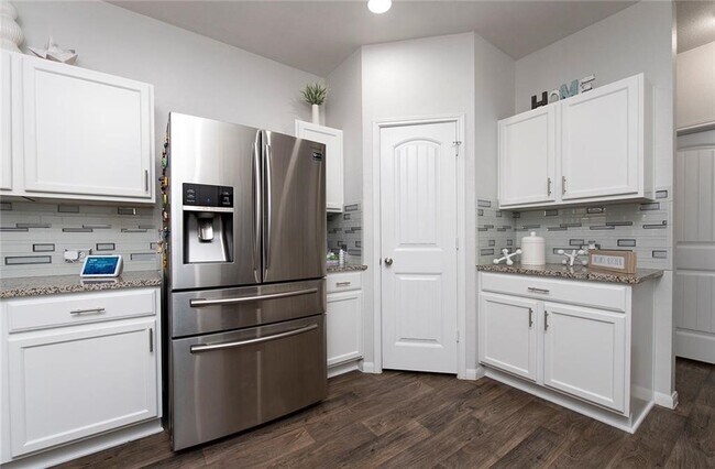 Building Photo - 810 Comal Run