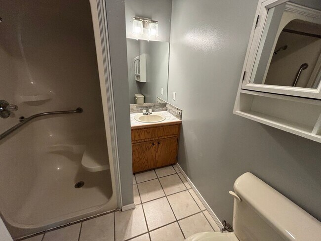 Building Photo - Discover this 3-bedroom, 2-bath home in Russellville, AR.