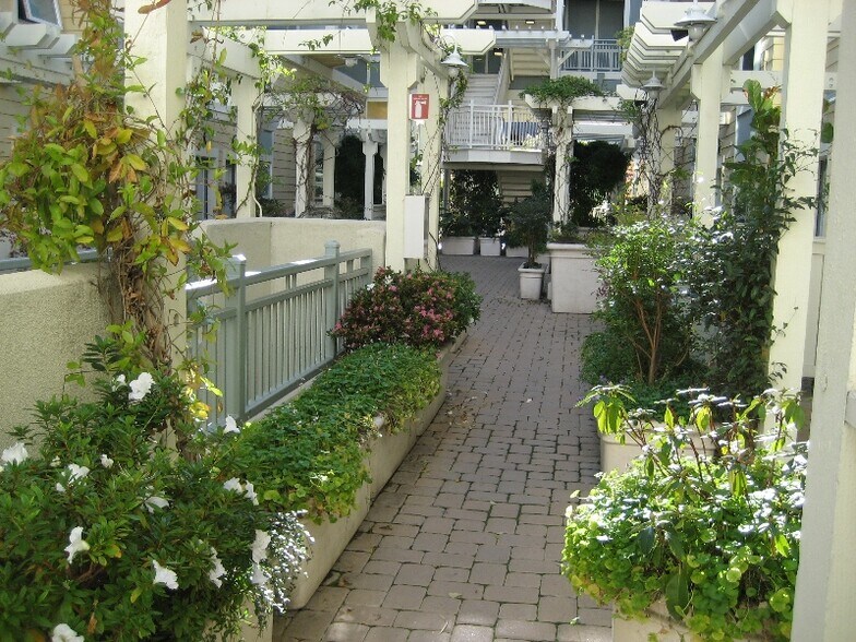 Building Photo - 655 12th St