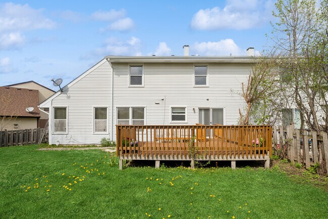 Building Photo - 1553 Brandywyn Ct N