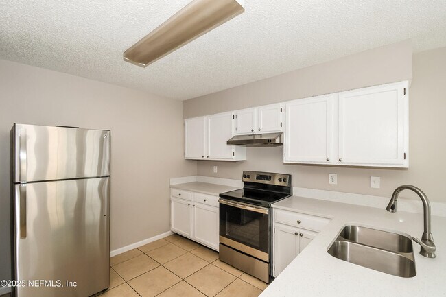 Building Photo - 5118 Somerton Ct