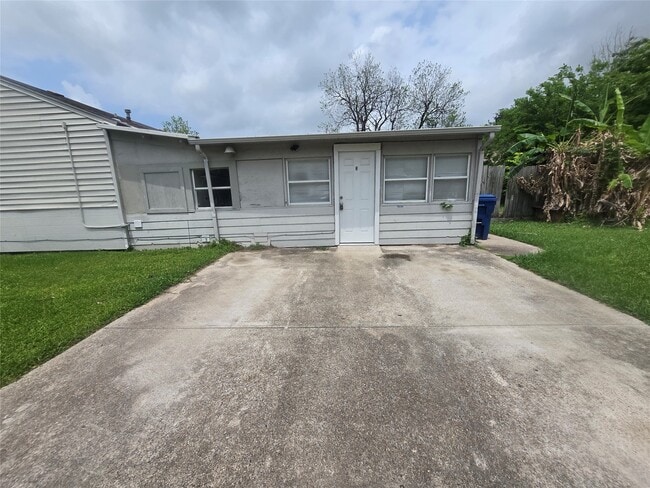 Building Photo - 202 N Logan St