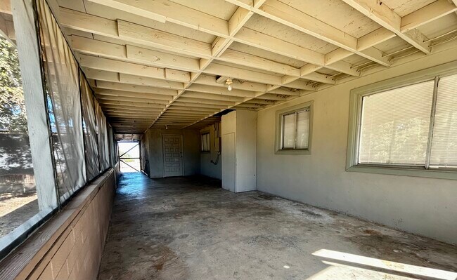 Building Photo - 1120 N Justice Dr