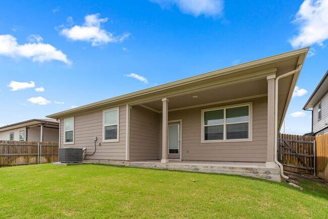 Building Photo - Beautiful 4 bedroom, 2 bathroom home in Pioneer Hill!!!