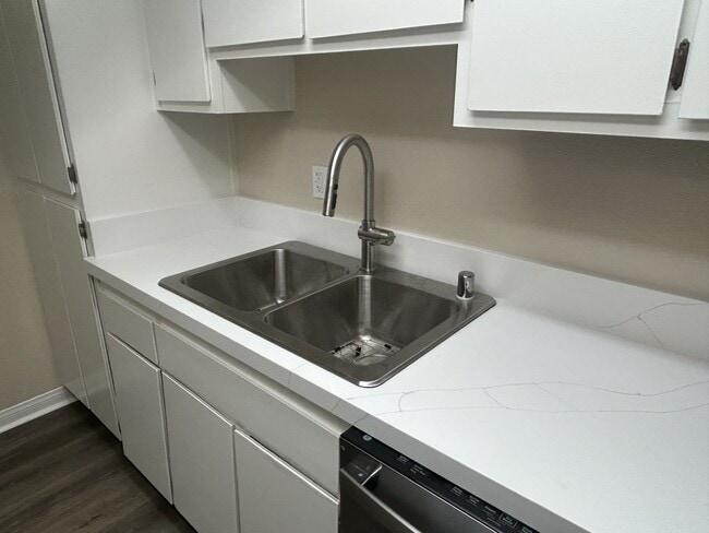 Building Photo - 355 Susan Ct