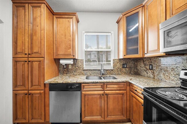 Building Photo - 18171 Paradise Point Dr