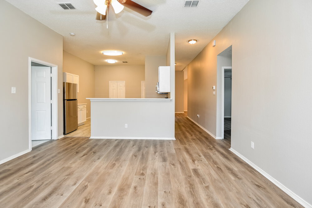 Building Photo - 2208 Sumac Dr