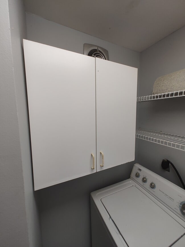 Building Photo - 405 W 18th St