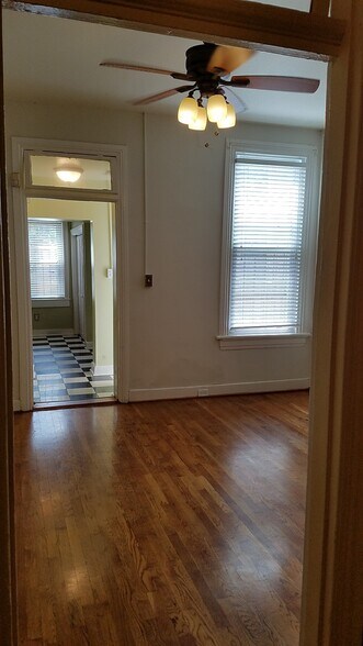 Building Photo - 511 St James St
