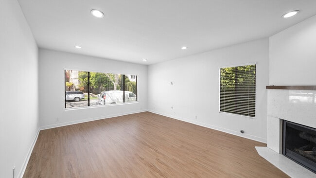 Building Photo - 9920 Robbins Dr