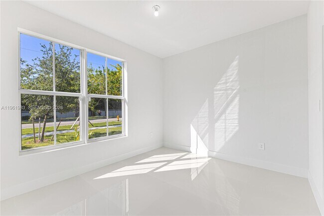 Building Photo - 21326 Old Cutler Rd