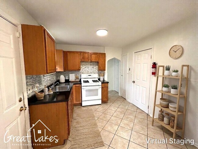 Building Photo - 5233 Farmbrook St