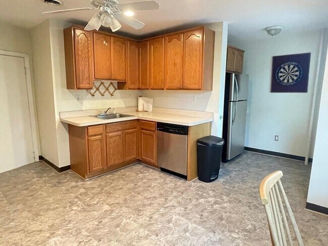 Building Photo - 394 Riverway