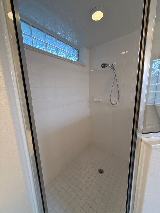Building Photo - Lake Diamond Golf and County Club Pool Hom...