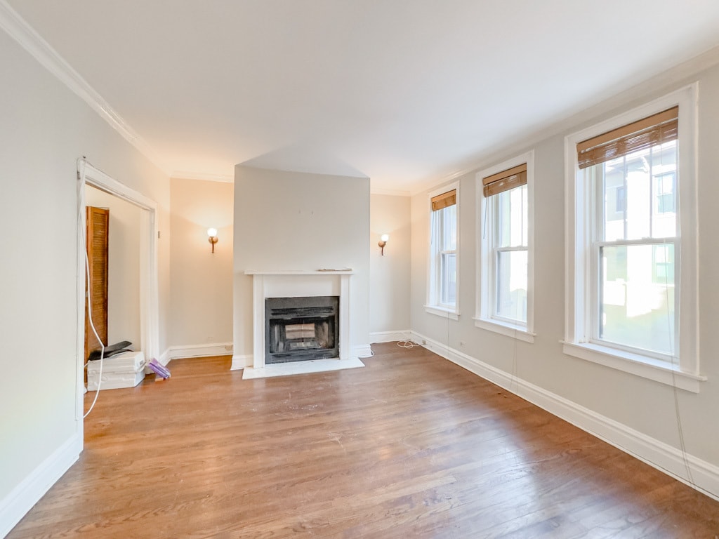 Building Photo - 1337 W Lunt Ave