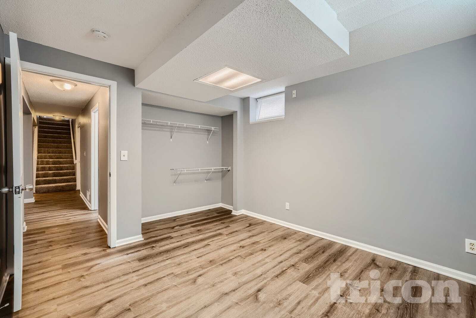 Building Photo - 820 Shenandoah Ln N