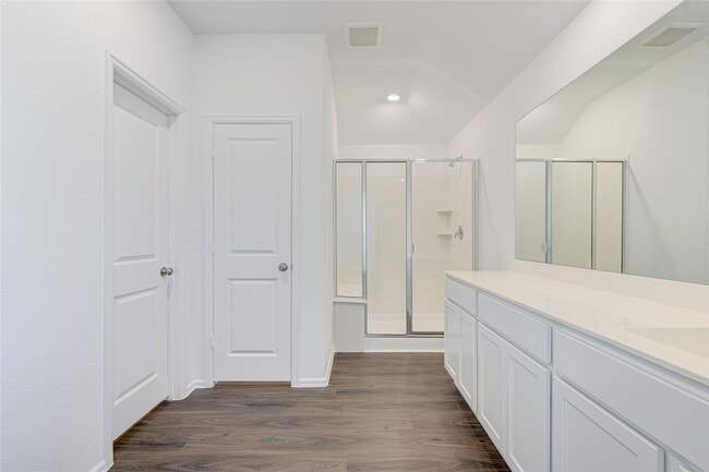 Building Photo - 5023 Lavaridge Dr