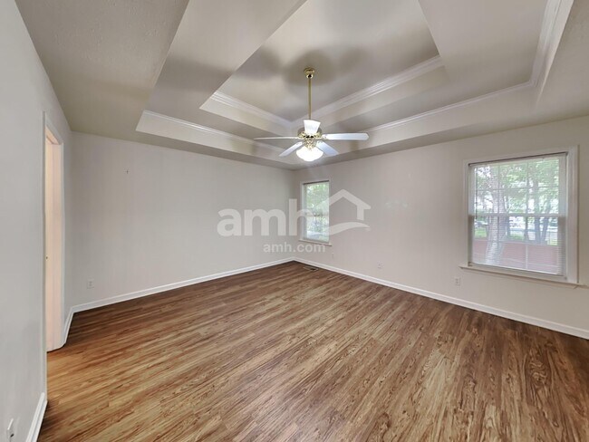 Building Photo - 302 Alexis Dr