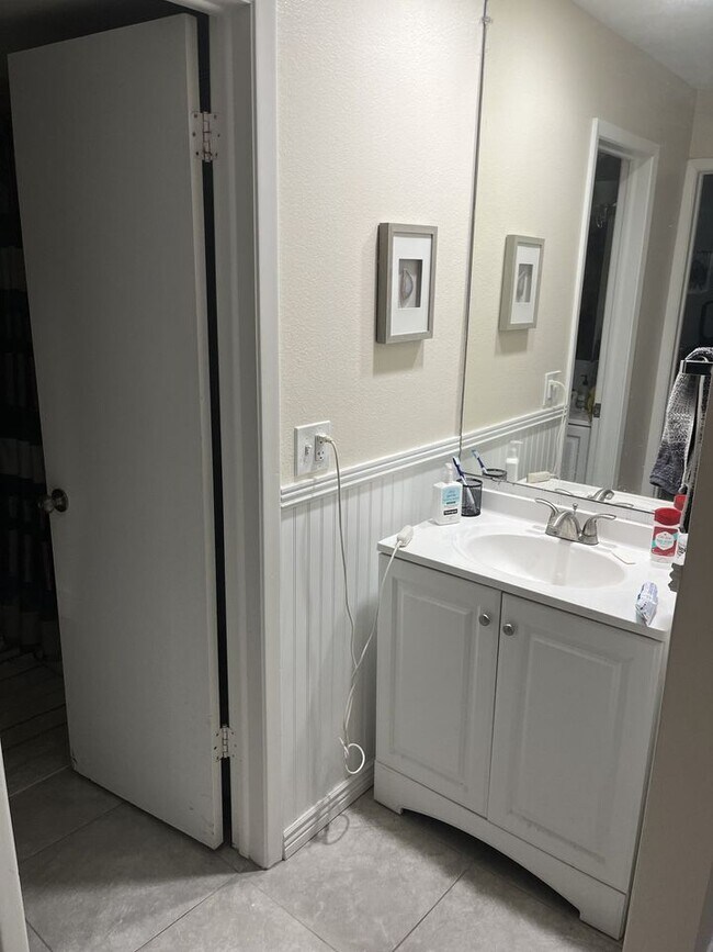 Extra Sink - 2227 Canyon Blvd