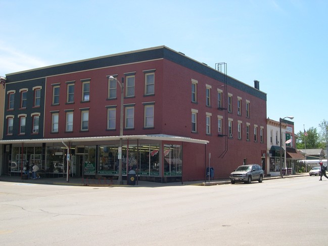 8 East Railroad St - 8 E Railroad St