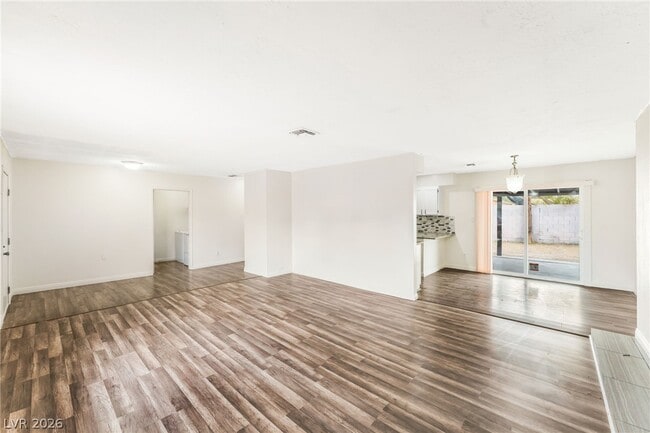 Building Photo - 4960 E Mohave Ave