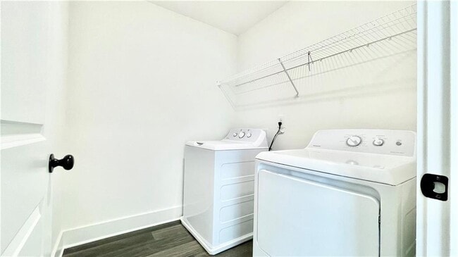 Building Photo - 5370 Brooklands Dr