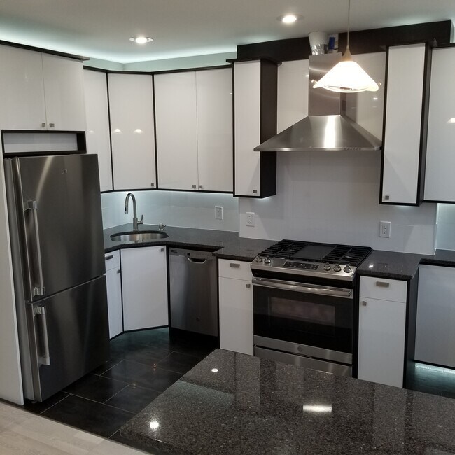 Building Photo - 21 65th St