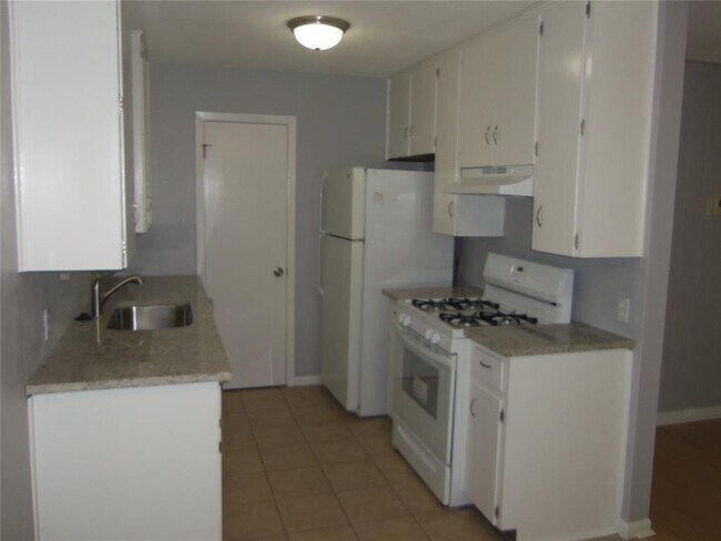 Building Photo - 3305 Dolphin Cove