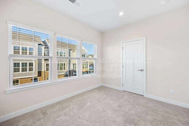 Building Photo - 9769 Oaklawn Blvd NW