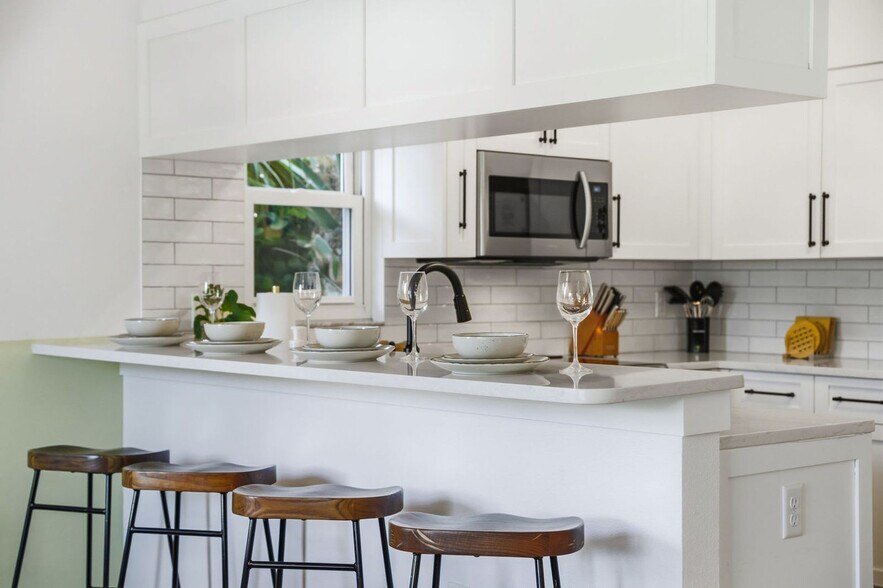 Building Photo - 6924 34th Ave W