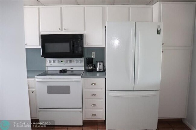 Building Photo - 3150 W Rolling Hills Cir