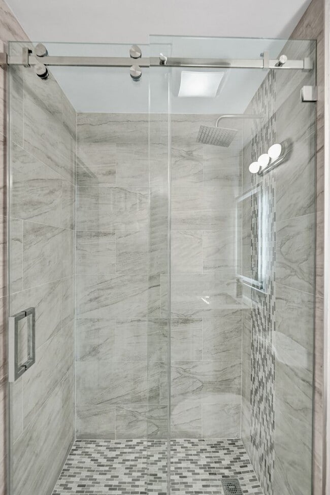 Building Photo - 4810
