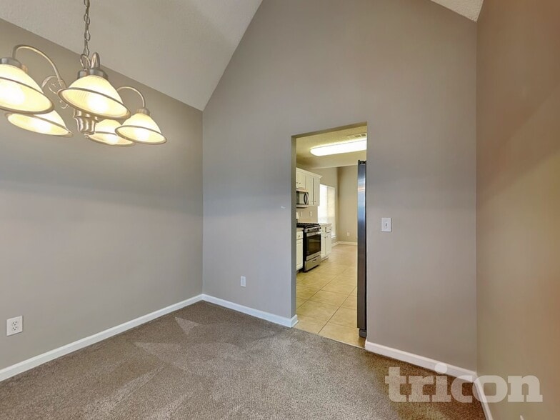 Building Photo - 427 Gresham Dr