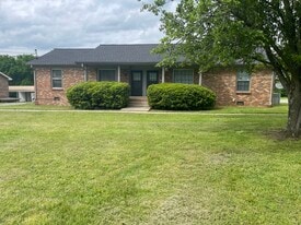 Building Photo - 183B Anderson Ln