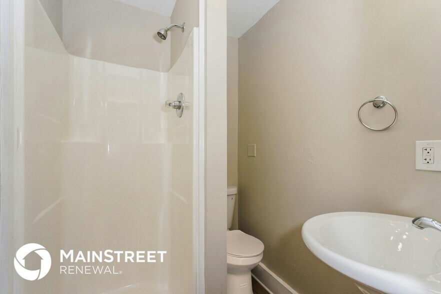 Building Photo - 3630 River Park Dr