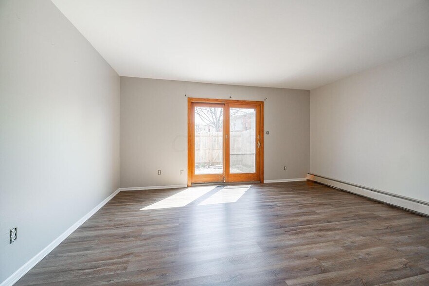 Building Photo - 106 Tarryton Ct E