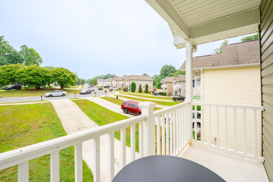 Building Photo - 131 High Bluff Cir