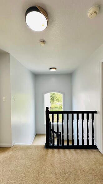 Building Photo - 282 Overlook Ct