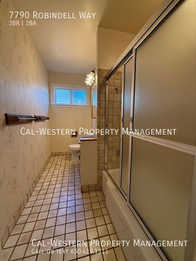 Building Photo - 7790 Robindell Way