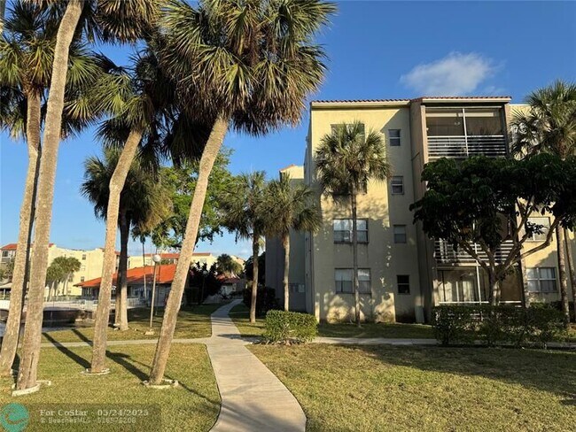 Building Photo - 1810 N Lauderdale Ave